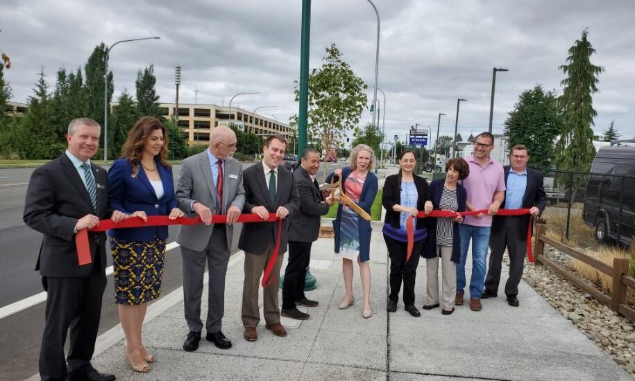 Councilmembers Help Celebrate Completion of SR 99 Project